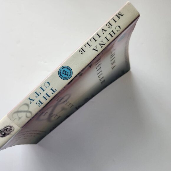 China Miéville "The City & The City" Paperback Book - Picture 4 of 10